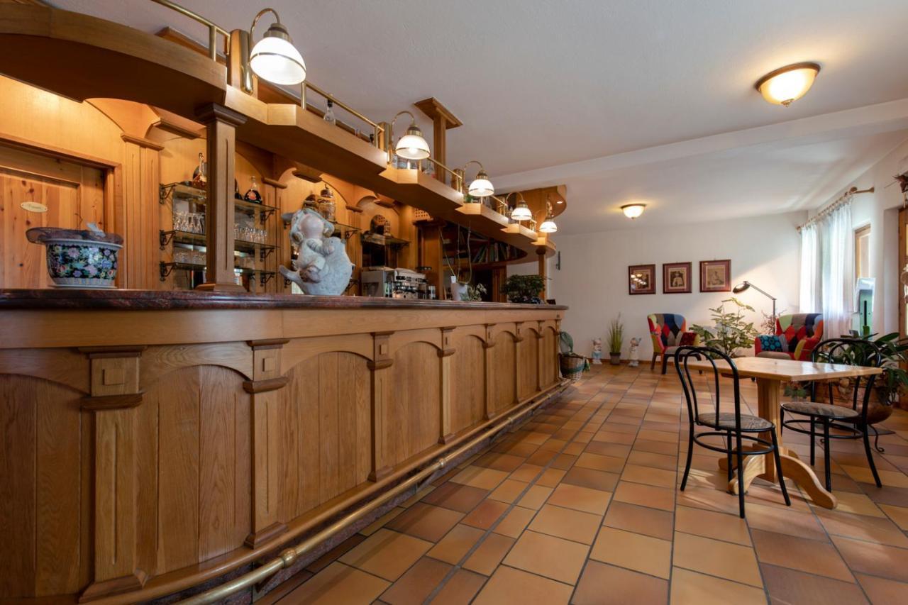 Hotel Petit Foyer Pollein Екстер'єр фото