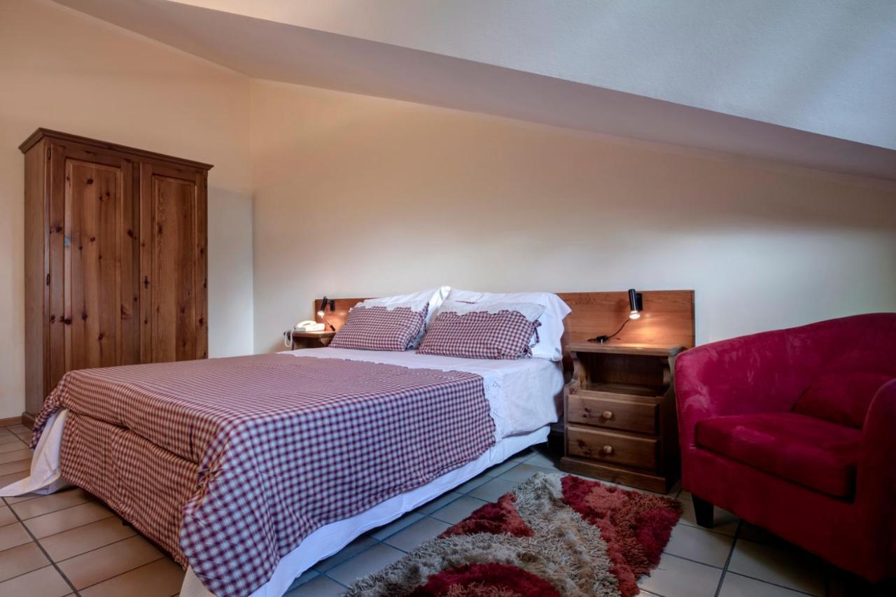 Hotel Petit Foyer Pollein Екстер'єр фото