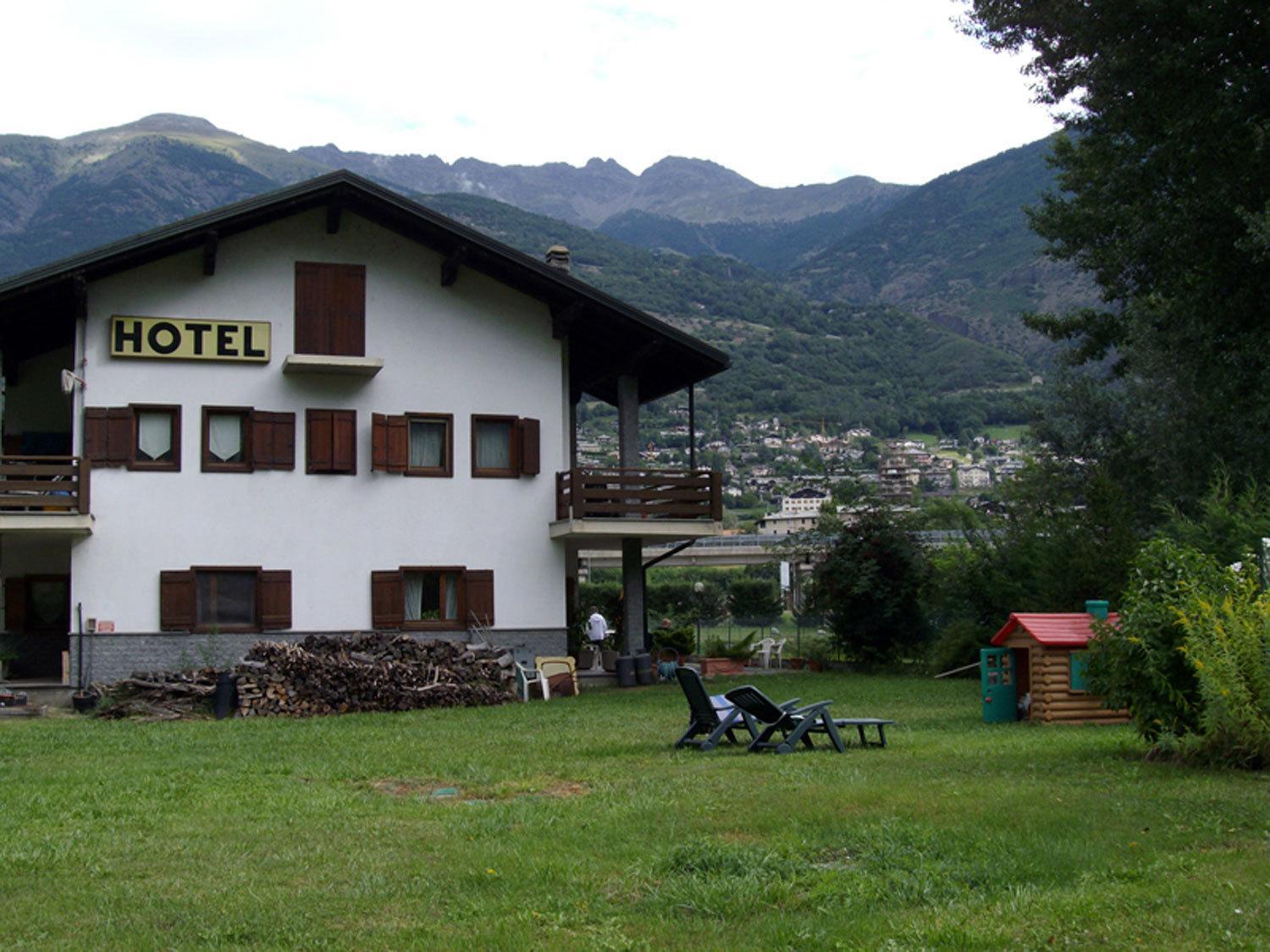 Hotel Petit Foyer Pollein Екстер'єр фото